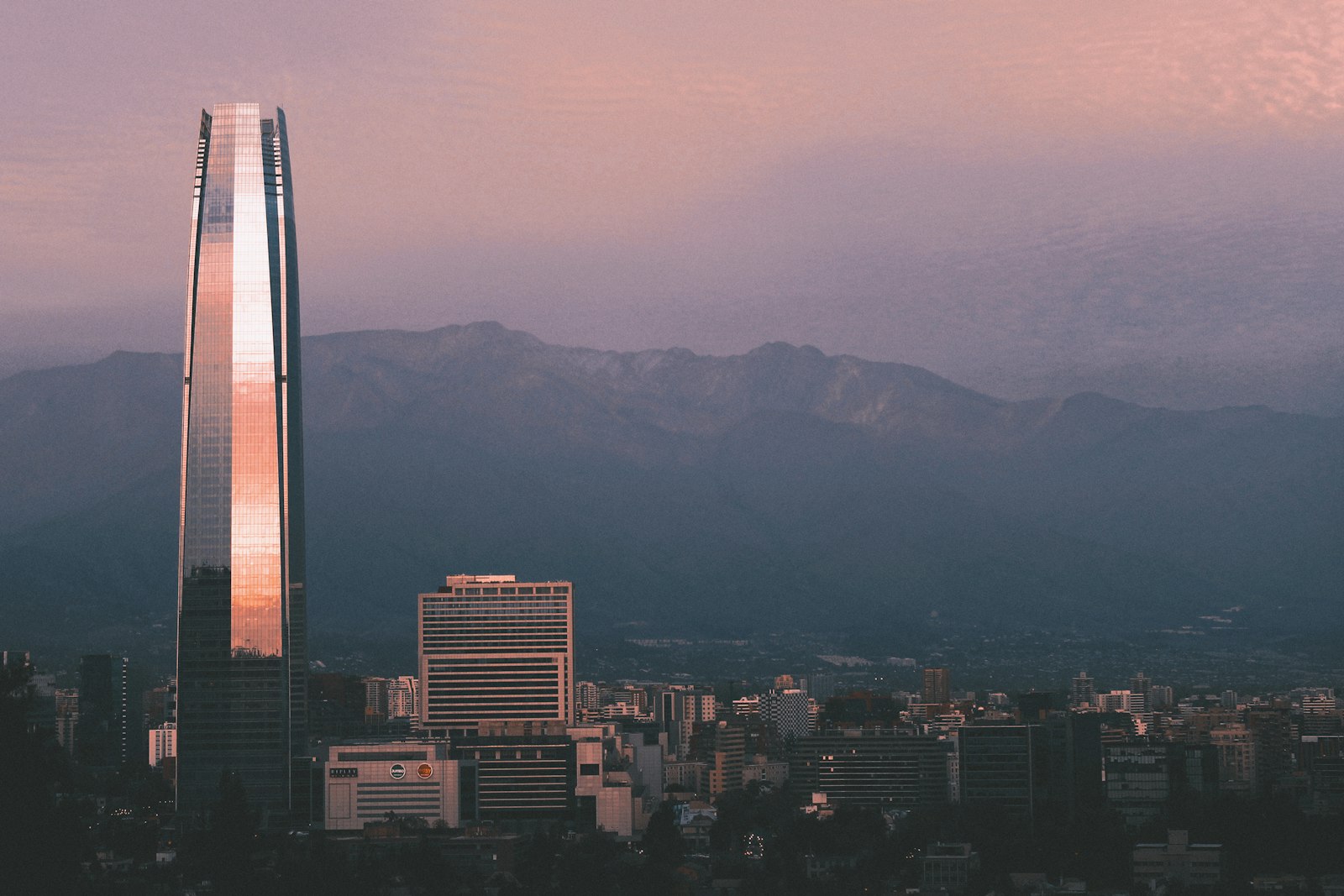 Edificios corporativos MBC en Santiago y Valparaíso